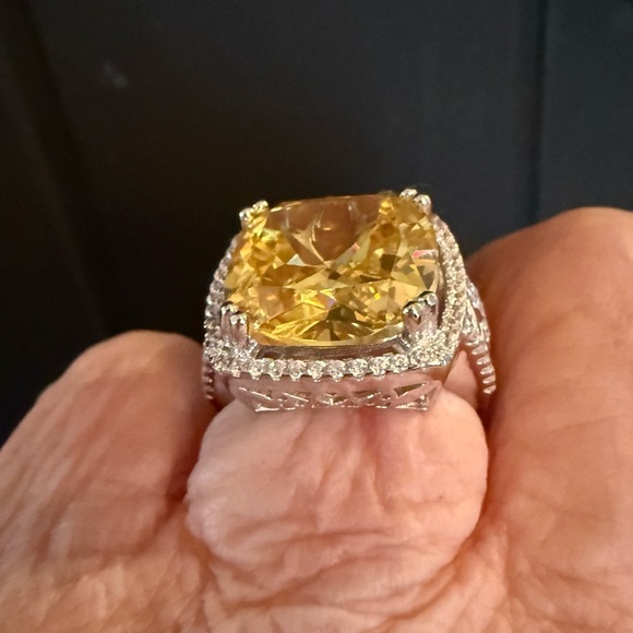 Bella Luce canary ring - Picture 5 of 5